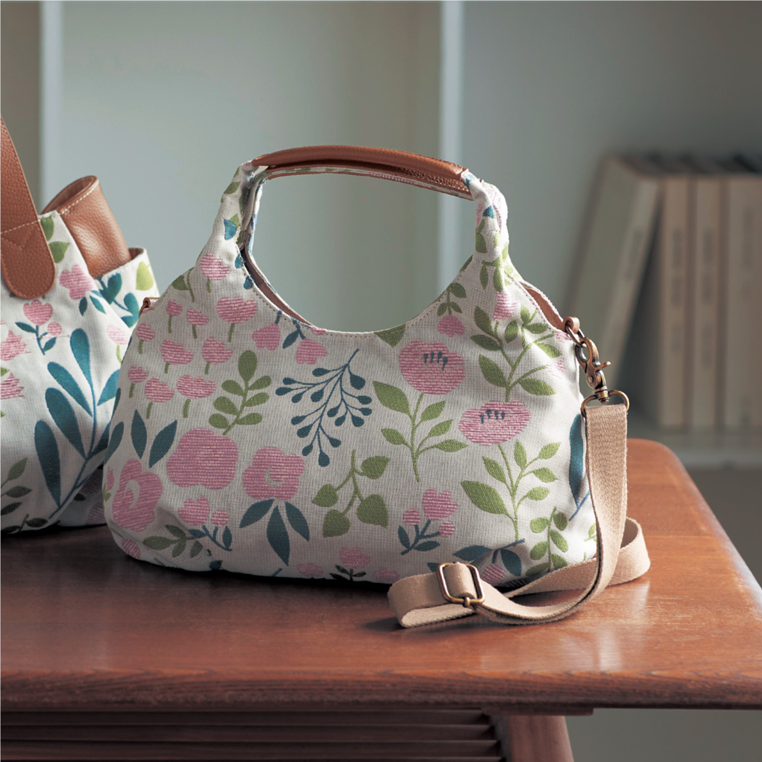 本革付属のジャカード2wayバッグ 田舎の日曜日 ミニラボ ミニラボ Mini Labo 通販のベルメゾンネット 本革付属のジャカード2wayバッグ 田舎の日曜日 ミニラボ ミニラボ Mini Labo 通販のベルメゾンネット