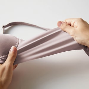 バックベルトには伸びやかな素材を使用