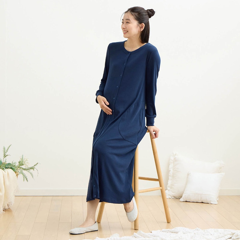 ネイビー／モデル身長165cm・マタニティMサイズ着用