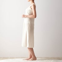 モデル身長168cm・Mサイズ着用※写真は撮影用のため総丈+5cmになります。