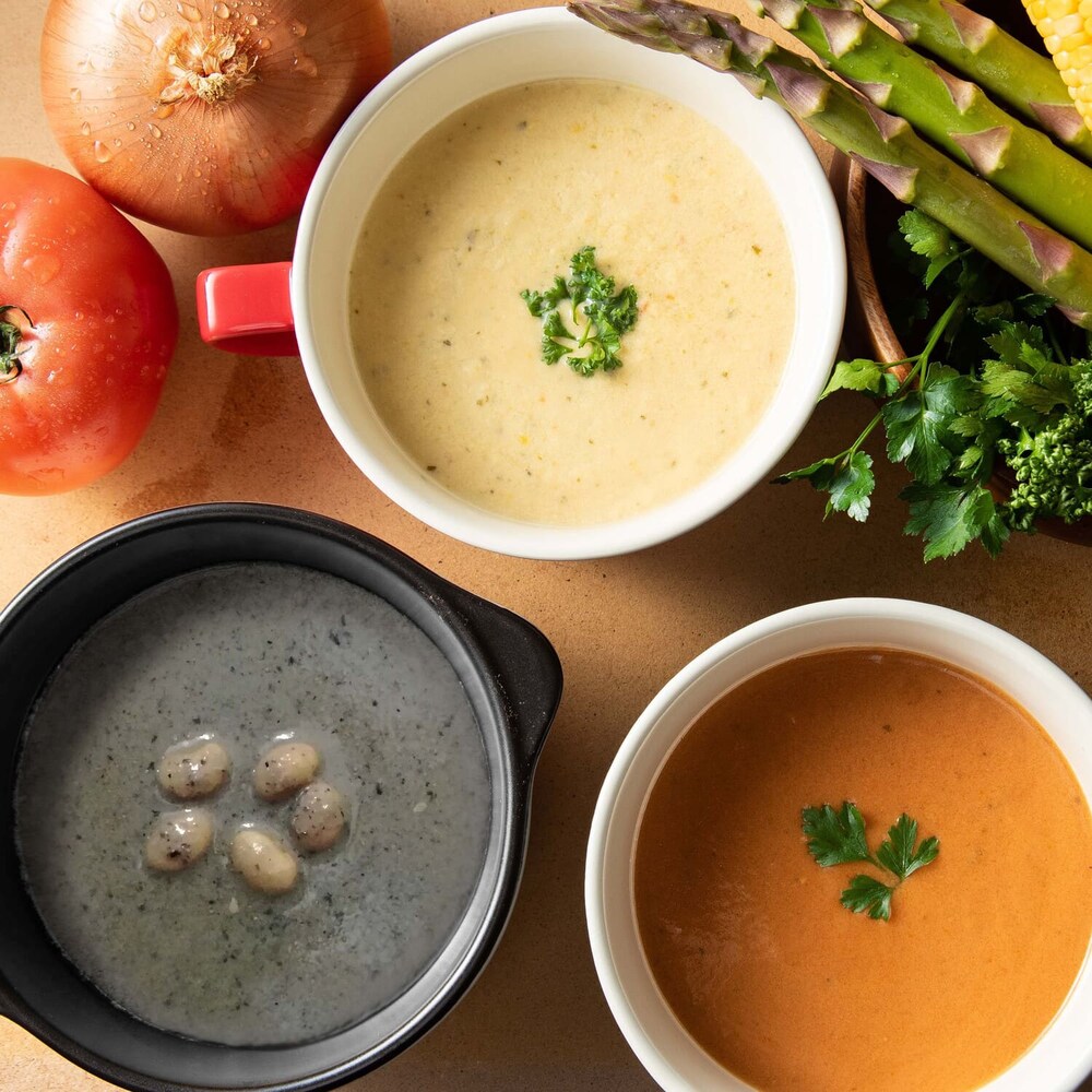 Maazel Maazelオリジナルの食べるスープスムージーのセット。野菜と果物を混ぜ合わせた麹入りスムージー。その技術をスープに活かして作られたスープ・スムージーは、34種類のお野菜と麹入り。常温保