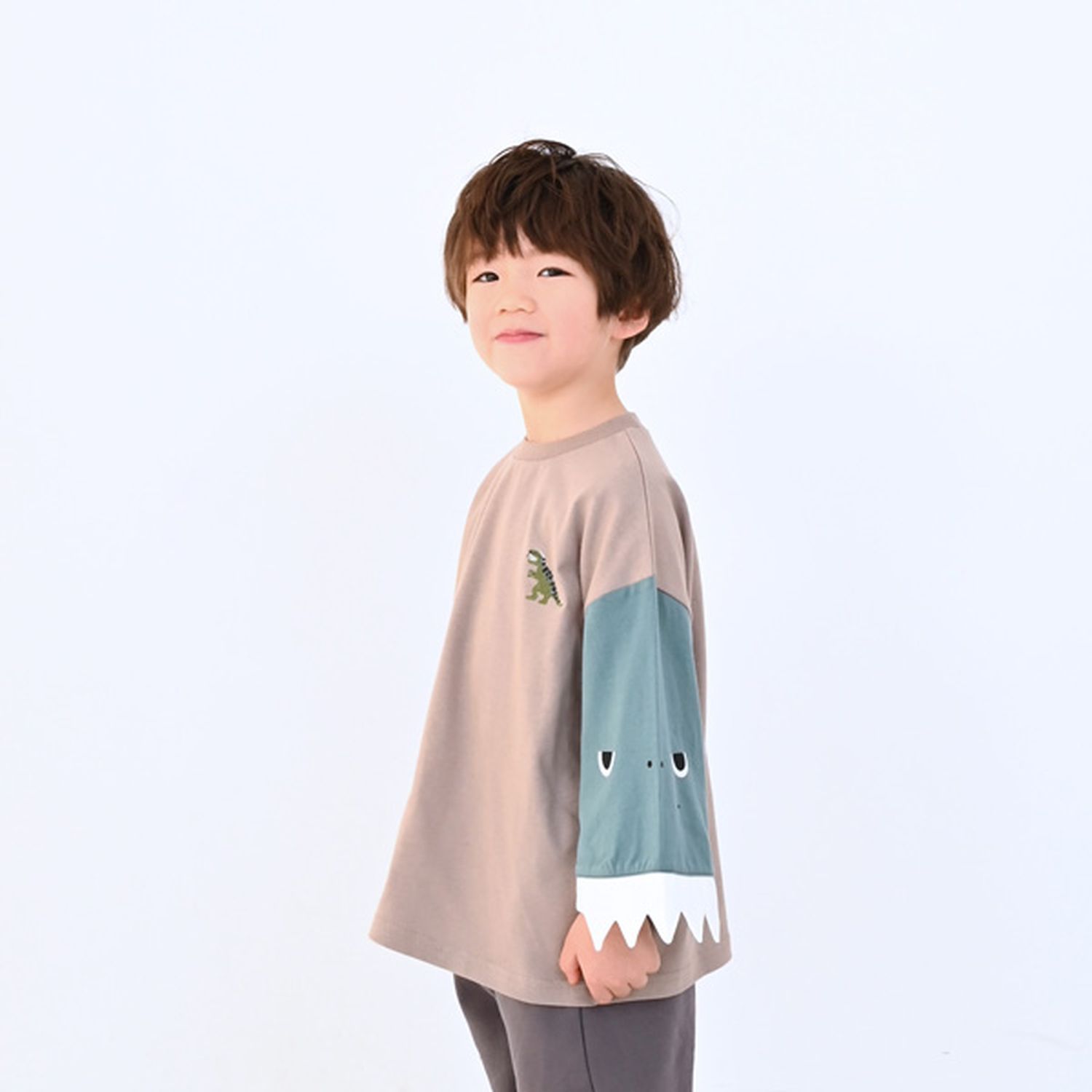 恐竜袖長袖tシャツ 男の子 子供服 ニコフラート Nicohrat 通販のベルメゾンネット 恐竜袖長袖tシャツ 男の子 子供服 ニコフラート Nicohrat 通販のベルメゾンネット