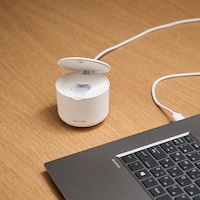 電源は、乾電池とUSB電源の2種類に対応。