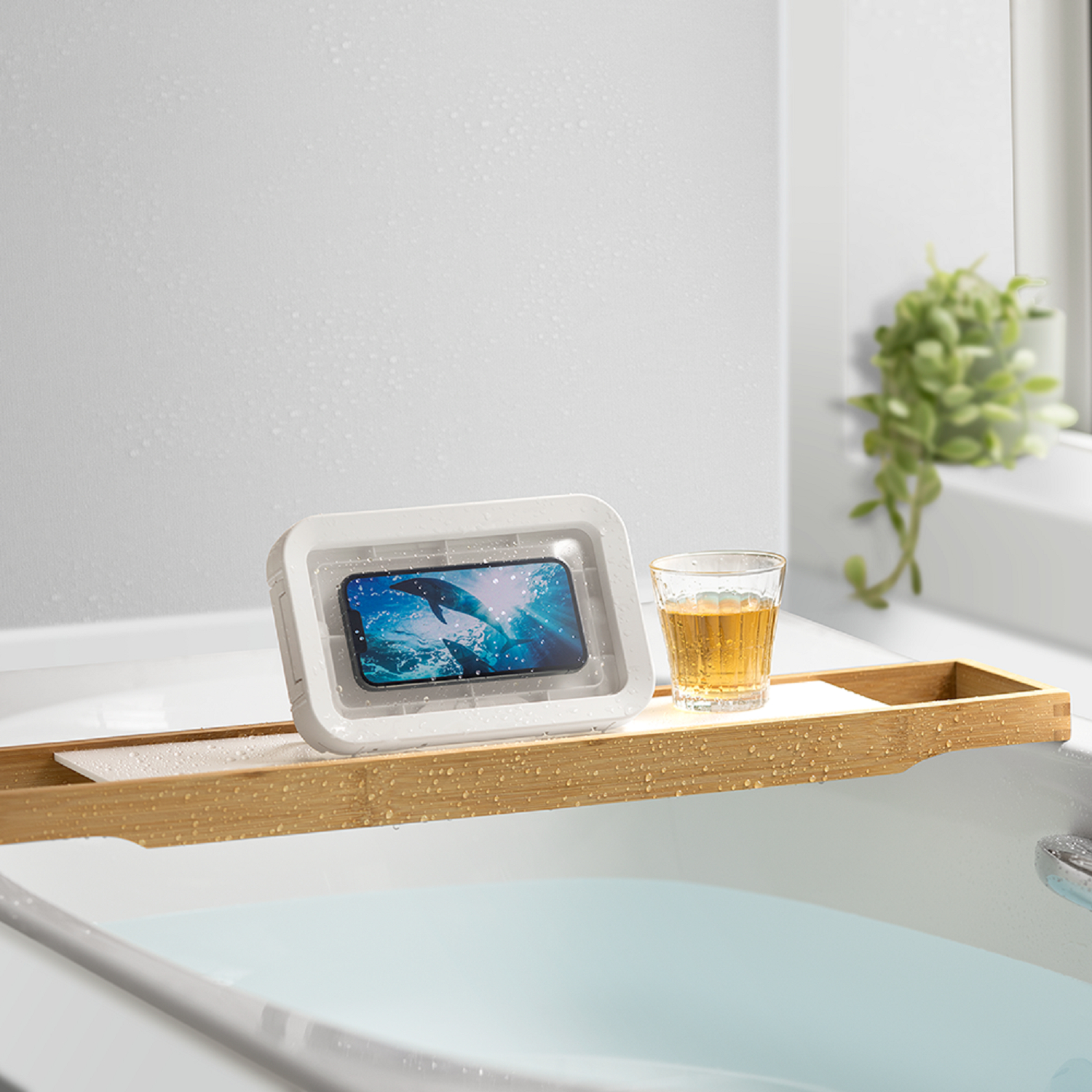 【ベルメゾン】マグネット付きスマホ防水ケース【お風呂、キッチン、アウトドアで】