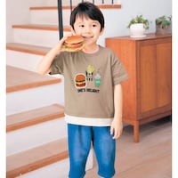 ベージュ（バーガーセット）／モデル身長112cm・サイズ110