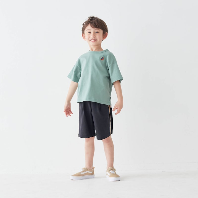 ブラック／モデル身長111cm・110サイズ着用