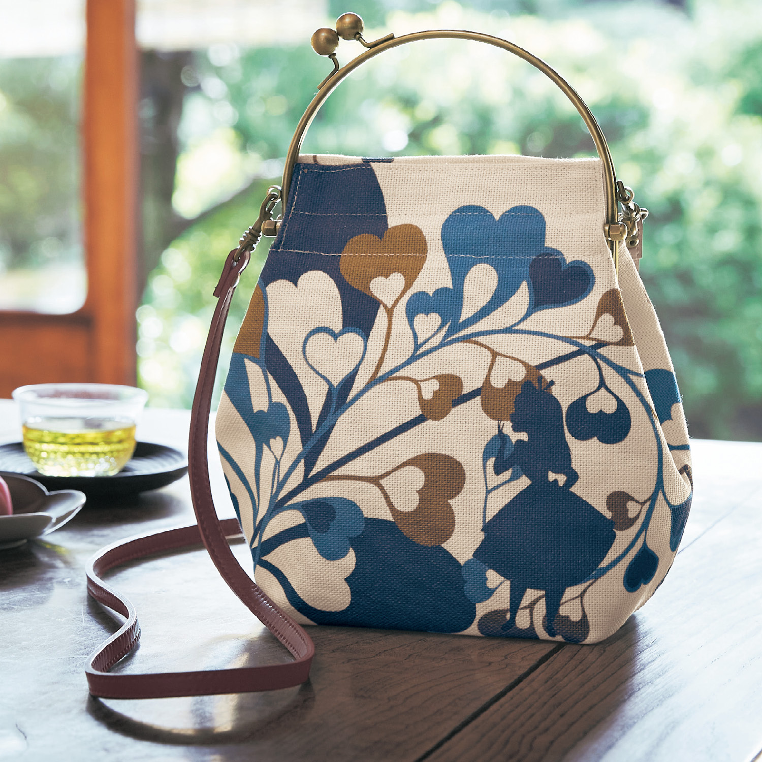 【ディズニー/Disney】形を変えて使えるがま口バッグ「ふしぎの国のアリス」