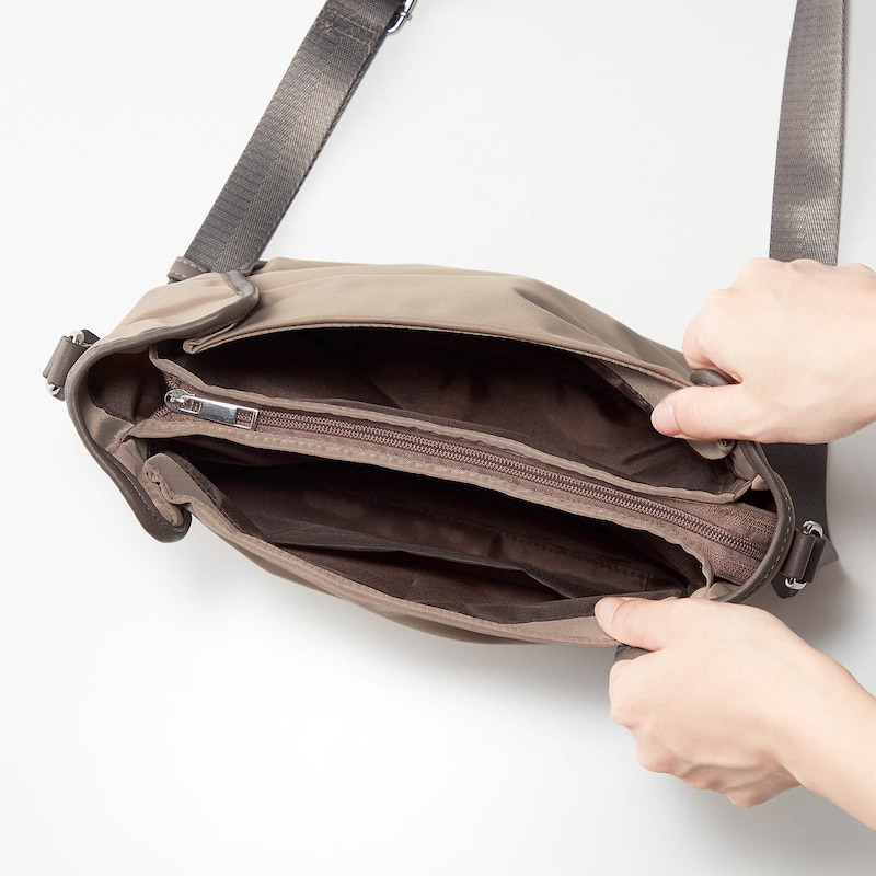 充実したポケットで荷物がサッと取り出せる