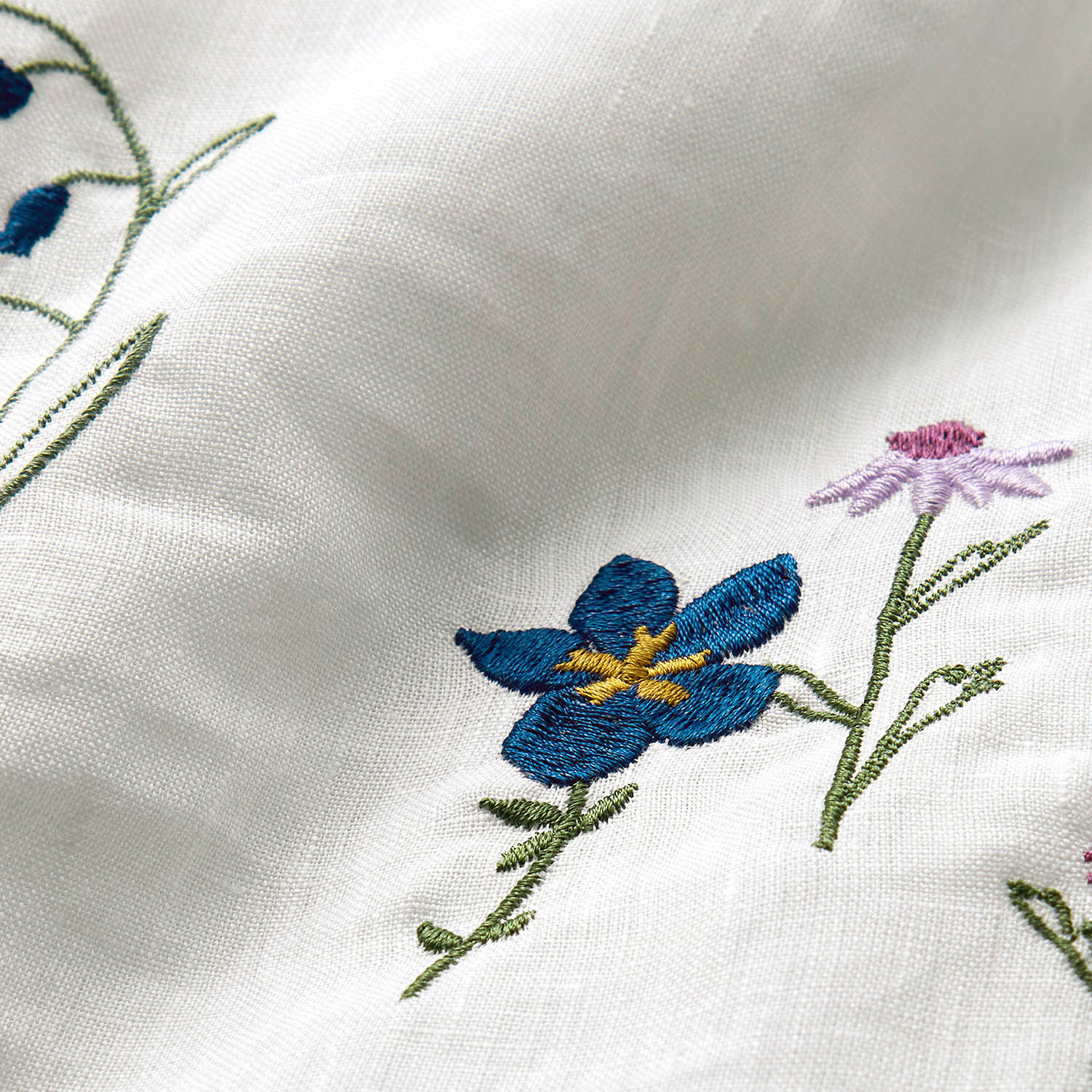 フレンチリネンのフラワー刺繍キルトケット（タオルケット