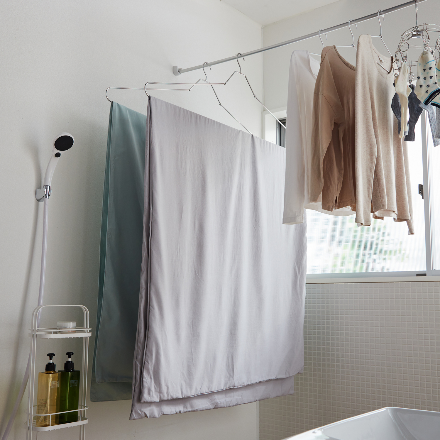 【ベルメゾン】省スペースでしっかり乾かせる折り畳みステンレスシーツハンガー 【ベルメゾン】省スペースでしっかり乾かせる折り畳みステンレスシーツハンガー