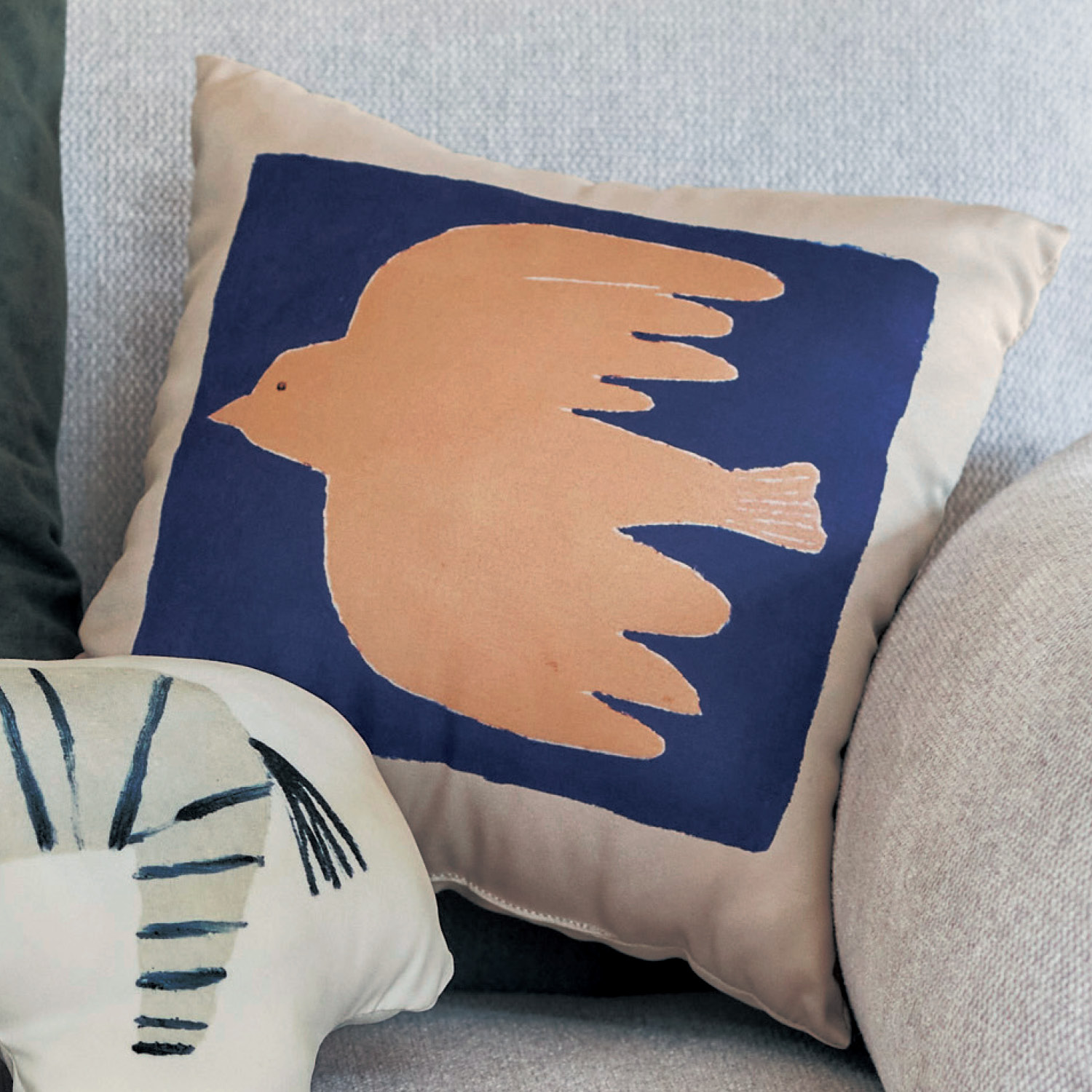 【ベルメゾン】イラストレーター北村人さん描き下ろしのクッション「とり」 【ベルメゾン】イラストレーター北村人さん描き下ろしのクッション「とり」