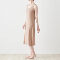 モデル身長166cm／M ※写真は撮影用のため総丈+5cmになります。