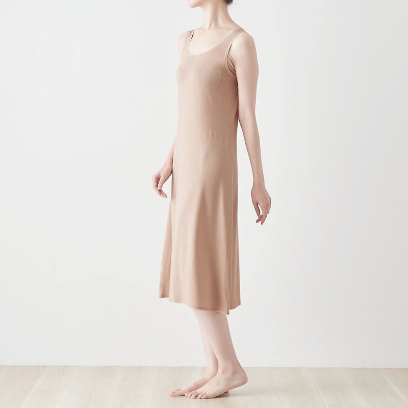 モデル身長166cm／M ※写真は撮影用のため総丈+5cmになります。
