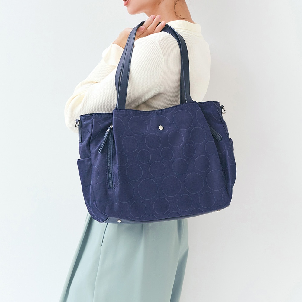 外ポケットが充実した2WAYトートバッグ（ショルダーバッグ