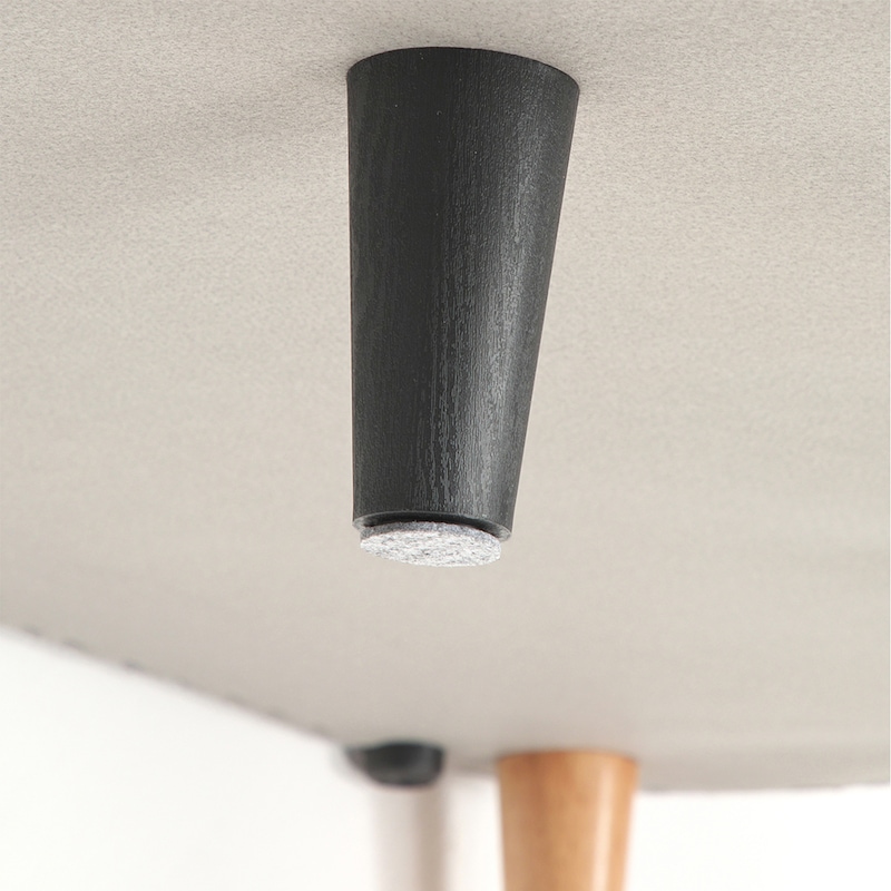 強度補完のため底面中央にも脚を設置しています。