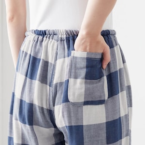パンツの後ろには便利なポケット付き