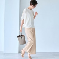 モデル身長168cm／M・股下62cm ※写真は撮影用のため股下+6cmになります。グレージュ着用