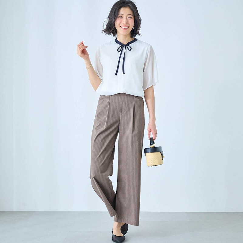 モデル身長168cm／M・股下62cm ※写真は撮影用のため股下+6cm。モカカーキストライプ着用