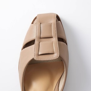 丸めのスクエアトウが上品