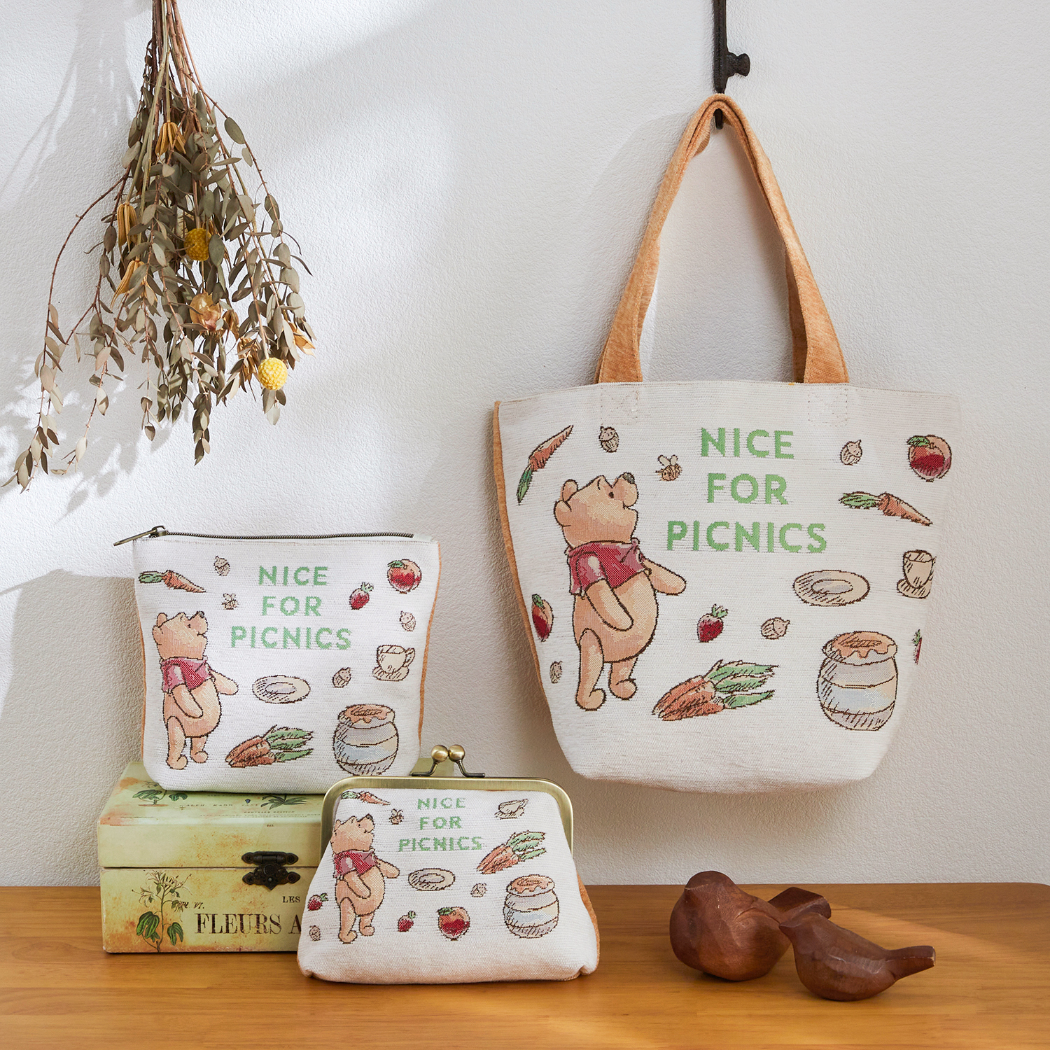 【ディズニー/Disney】ピクニックデザインの ポーチ/がま口ポーチ/ミニバッグ「くまのプーさん」