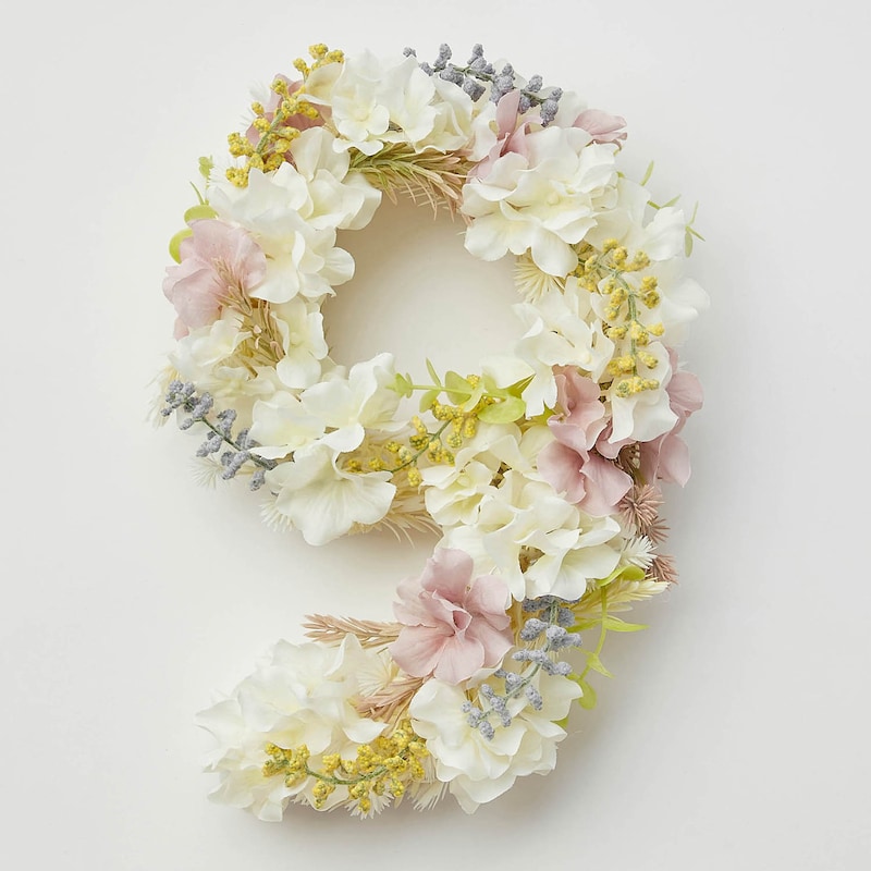 ９