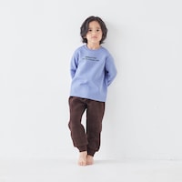 ラベンダーブルー（ロゴ、チェックパンツ）／モデル身長112.7cm・110サイズ