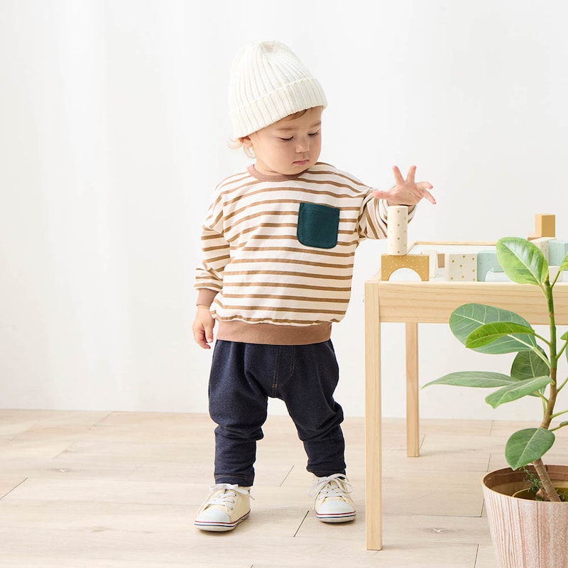 ブラウン×アイボリーボーダー／モデル身長80cm・80サイズ着用・体重10kg