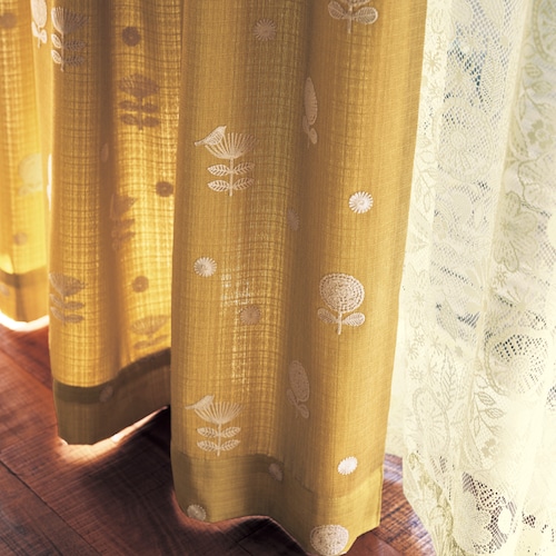 立体的な刺繍のカーテン／明け方の草原 「ミニラボ」