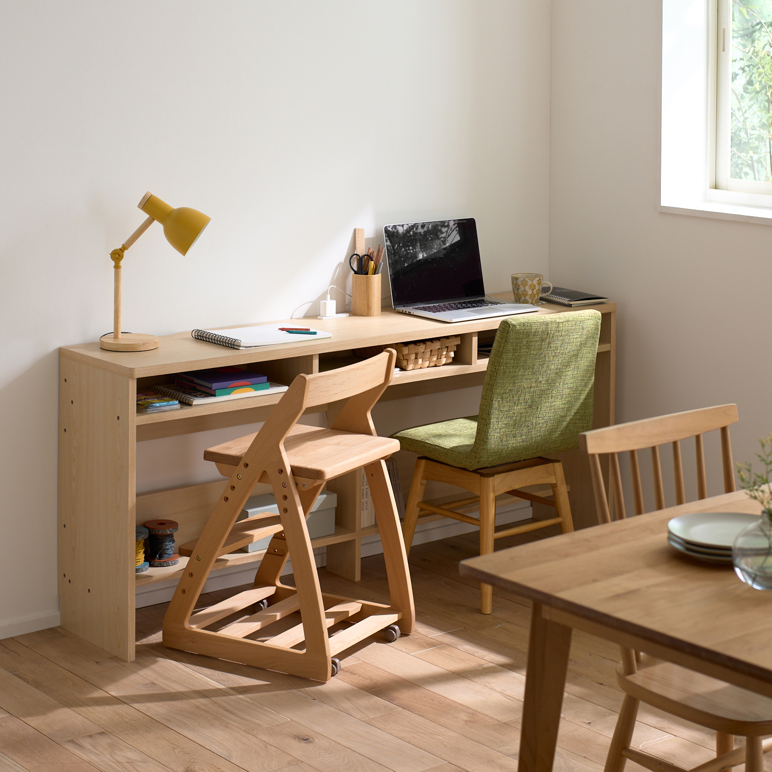 【ベルメゾン】コンセント付き薄型シンプルデスク