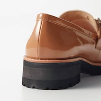 ボリュームのある厚底は今っぽさが楽しめる旬のデザイン