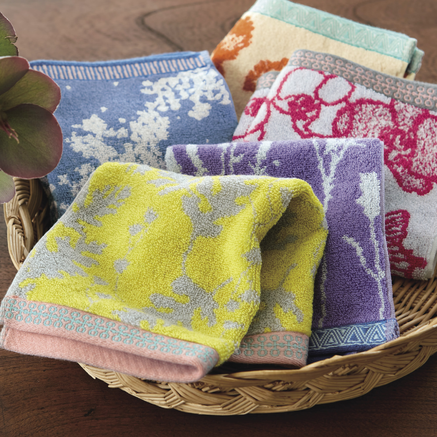 【ベルメゾン】今治産フラワー柄のパイルハンカチ 【ベルメゾン】今治産フラワー柄のパイルハンカチ