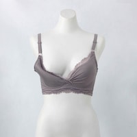 授乳がしやすいよう、柔らかくよく伸びるストラップと、柔らかなモールドカップを採用
