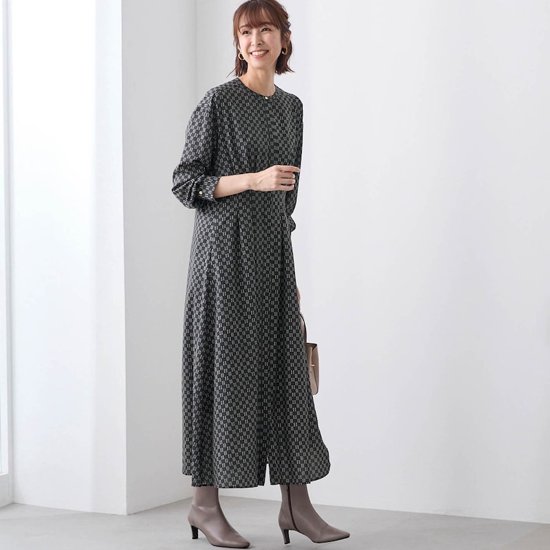 モデル身長169cm／M　※写真は撮影用のため着丈+10cmになります。