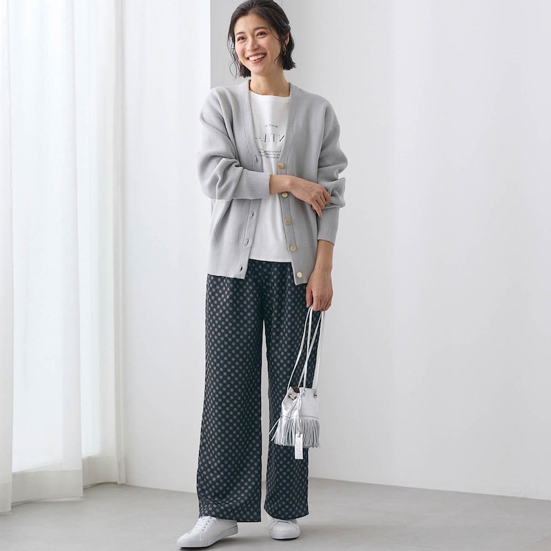 モデル身長168cm／M　※写真は撮影用のため、股下+8cmになります。