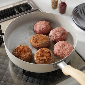 内側が明るい色味なので食材の焼き加減がわかりやすい