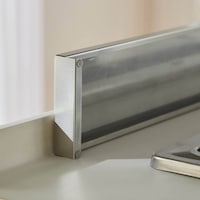 傷やズレ防止のため、シリコーンゴムのシールを付属。
