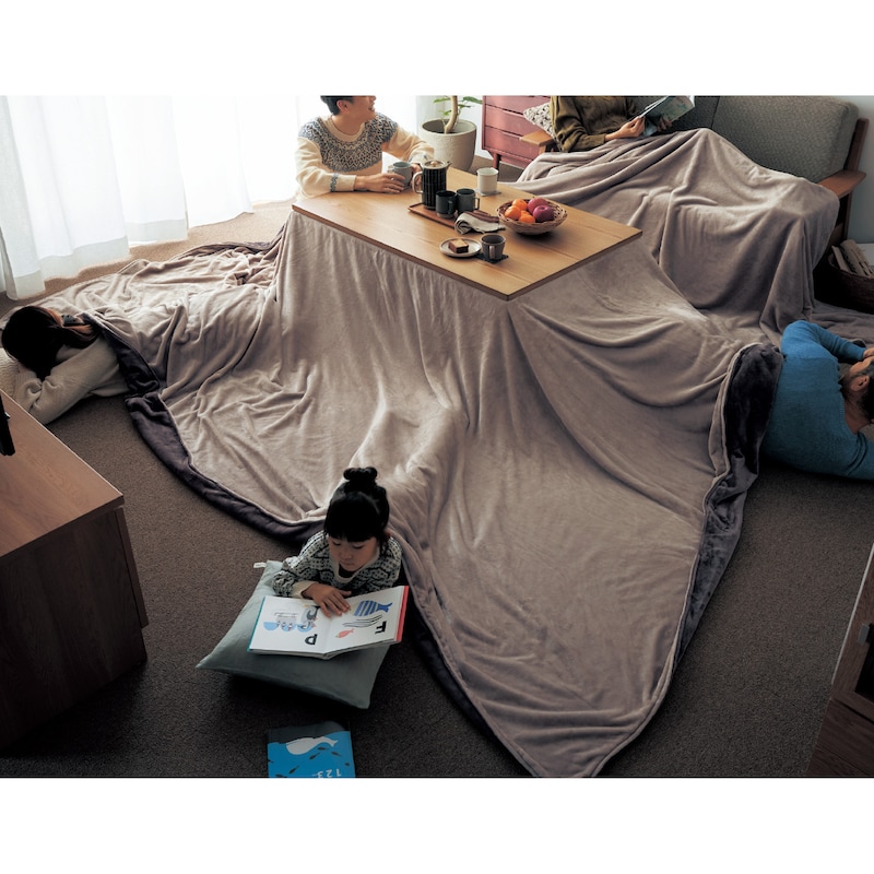 ※天板サイズ約120×80cmのこたつを使用