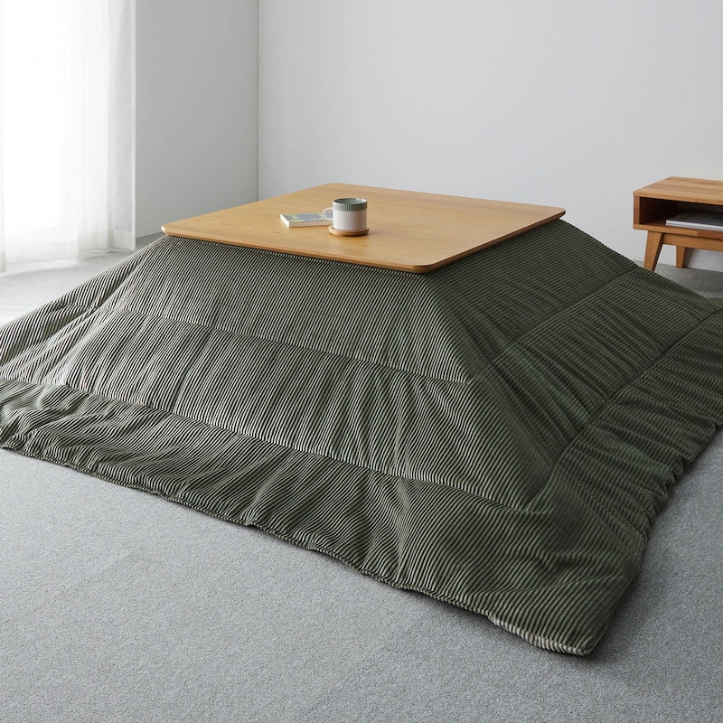 ベージュ×カーキ／正方形　※天板サイズ約75×75cmのこたつを使用