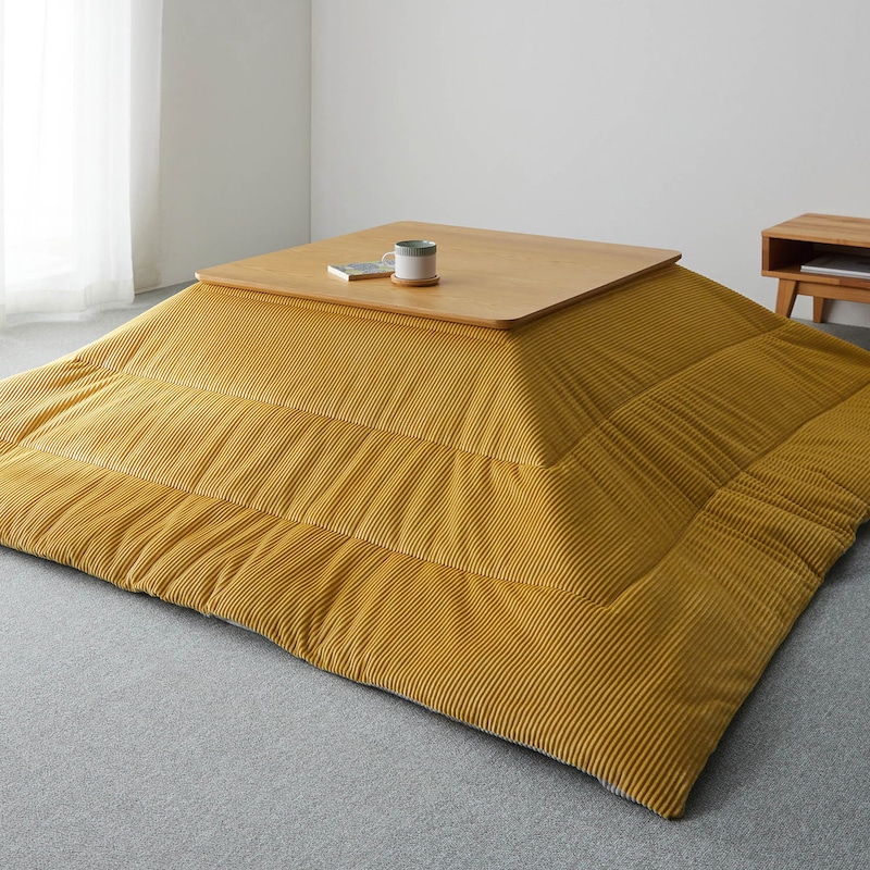 ライトグレー×マスタード／正方形　※天板サイズ約75×75cmのこたつを使用