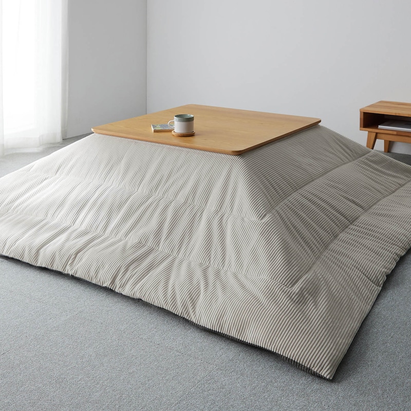 アイボリー×チャコール／正方形　※天板サイズ約75×75cmのこたつを使用