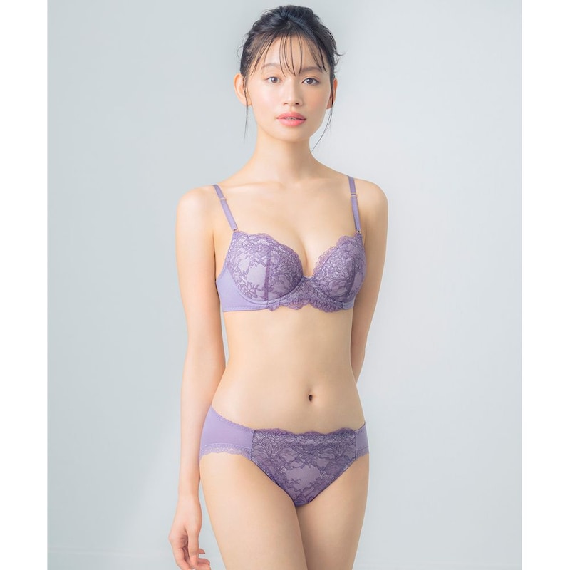 別売りのブラとのセット着用例