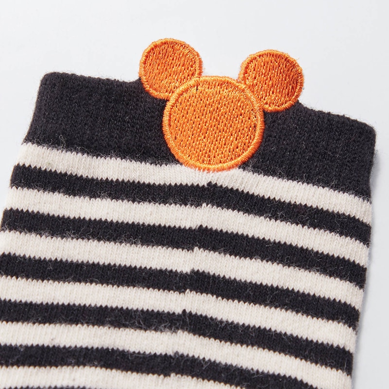 履き口後ろにミッキーモチーフの刺繍