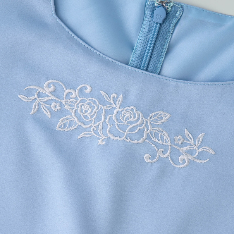胸元刺繍アップ（ベル）
