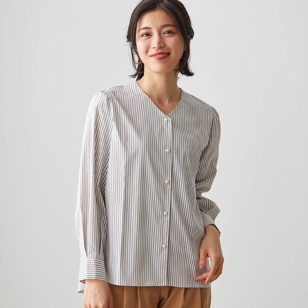 【エスエヌ バイ スタイルノート/SN by StyleNote】シワになりにくいパール調ボタン使いブラウス