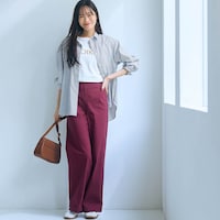 モデル身長170cm／M・股下70cm※写真は撮影用のため股下+6cm。ディープバーガンディ着用
