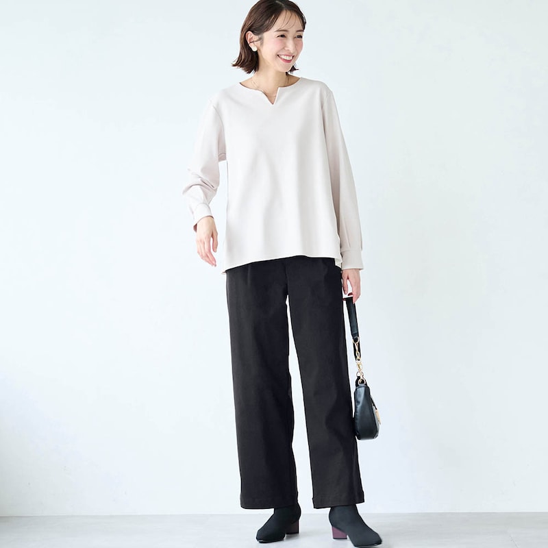 モデル身長169cm／M・股下70cm　※写真は撮影用のため、股下+6cmになります。