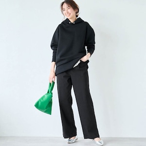 モデル身長169cm／M・股下70cm ※写真は撮影用のため股下+6cmになります。ブラック着用