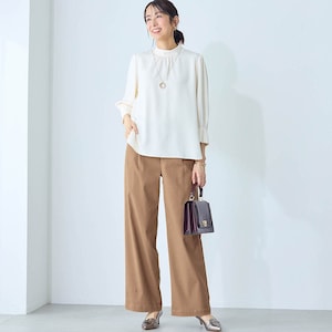 モデル身長169cm／M・股下70cm ※写真は撮影用のため股下+6cmになります。ベージュ着用