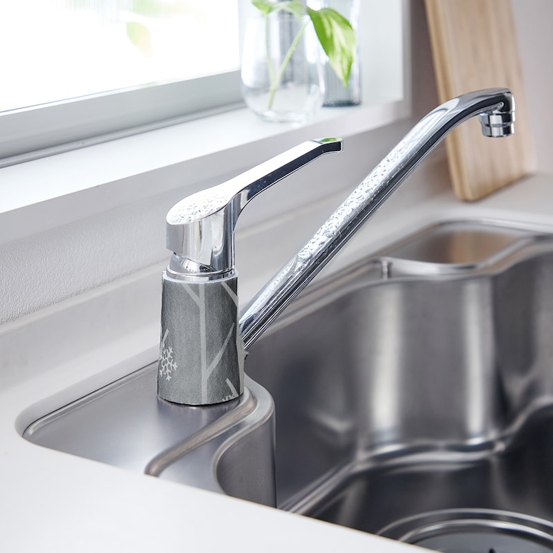 シンク蛇口の付け根に貼っても