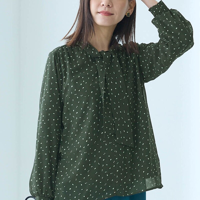 モデル身長172cm／M　＜ダークグリーン系小紋＞